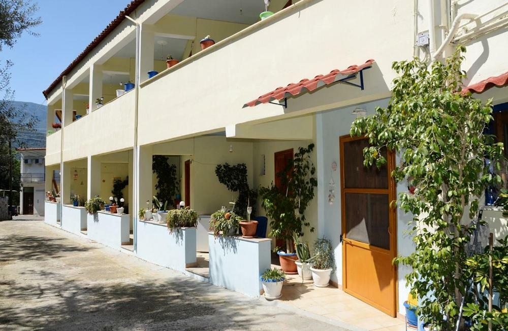 Kotsifas Rooms Tirós Buitenkant foto